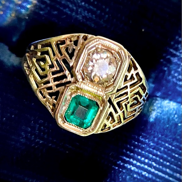 RARE Estate Ring! Solid Gold OLD European Cut Diamond and Green Emerald ring - Picture 10 of 15
